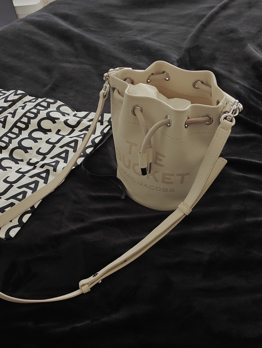 Marc Jacobs The Bucket Cream Leather Crossbody Bag With Dustbag
